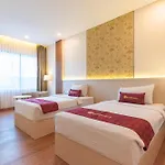 Reddoorz Premium Near Paris Van Java Mall