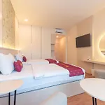 Reddoorz Premium Near Paris Van Java Mall