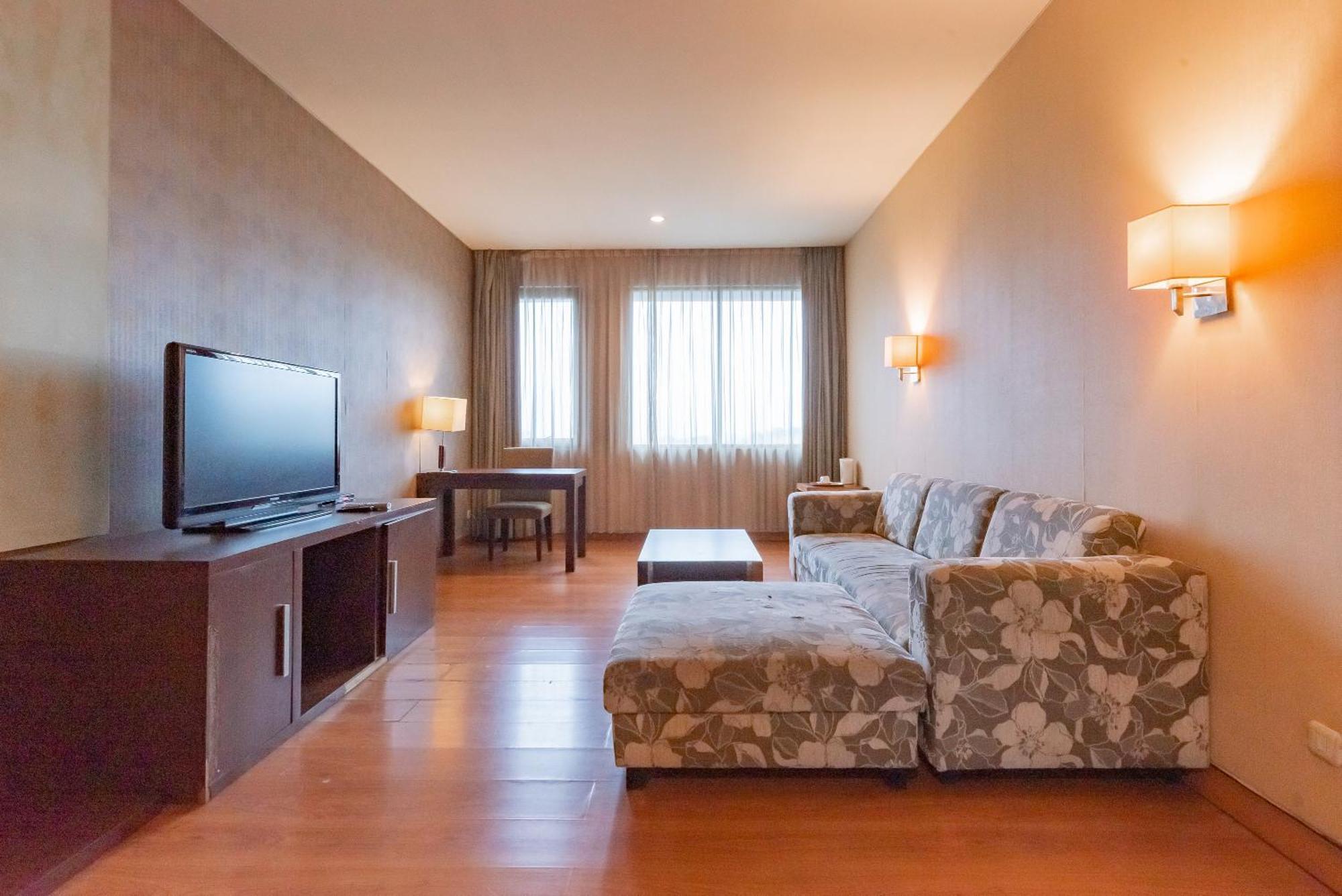 Reddoorz Premium Near Paris Mall Hotel 3*
