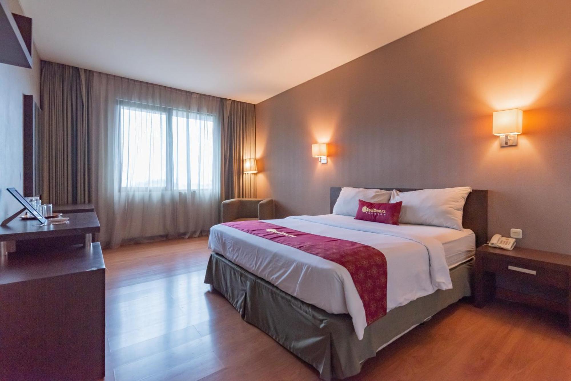 Hotel Reddoorz Premium Near Paris Mall
