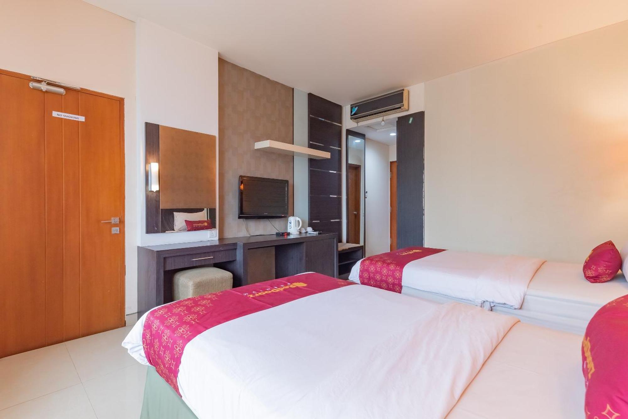 Hotel Reddoorz Premium Near Paris Mall 3*