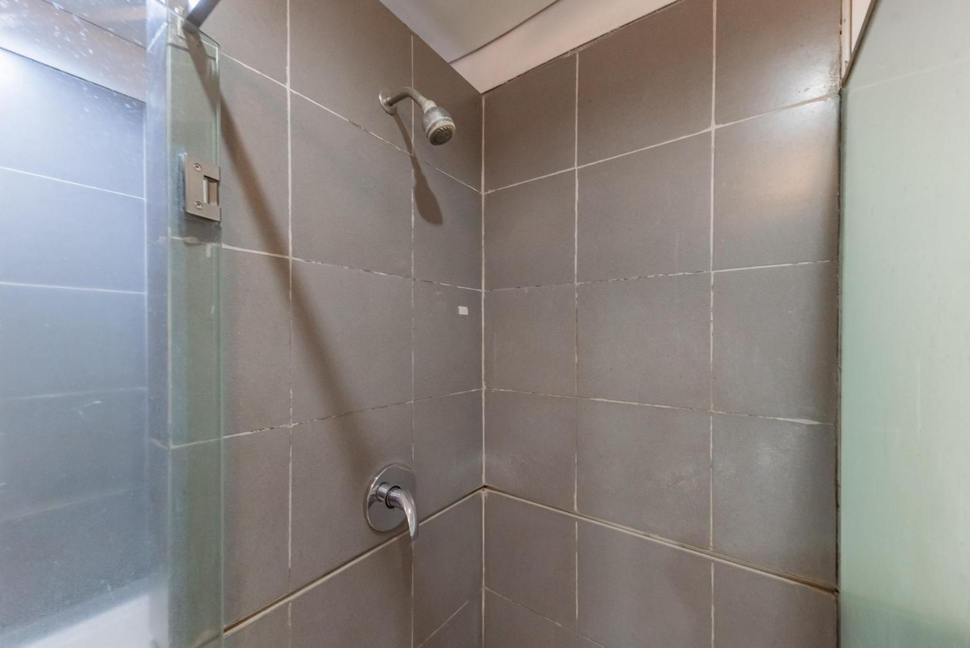 Reddoorz Premium Near Paris Mall 3*