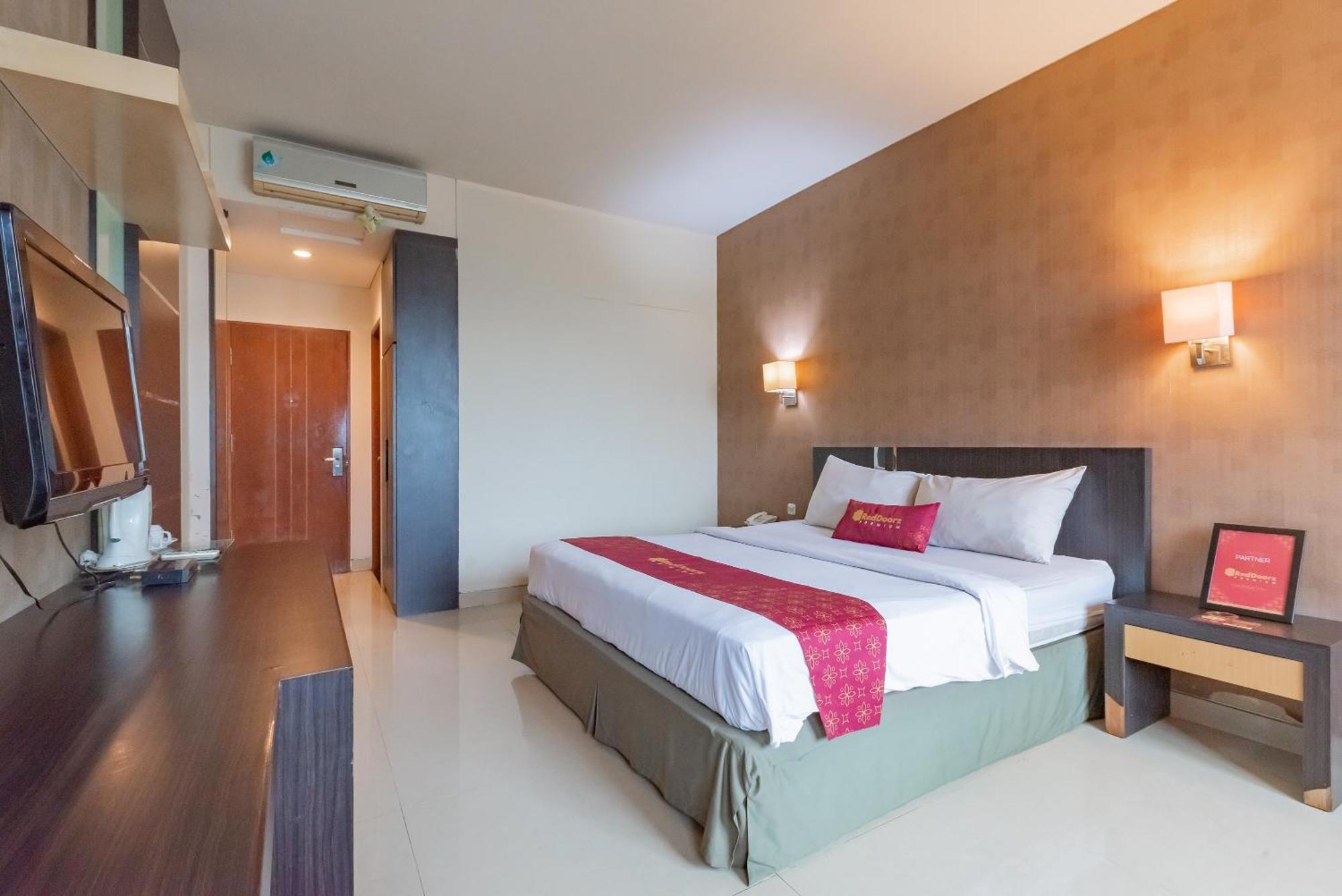 Reddoorz Premium Near Paris Mall Hotel
