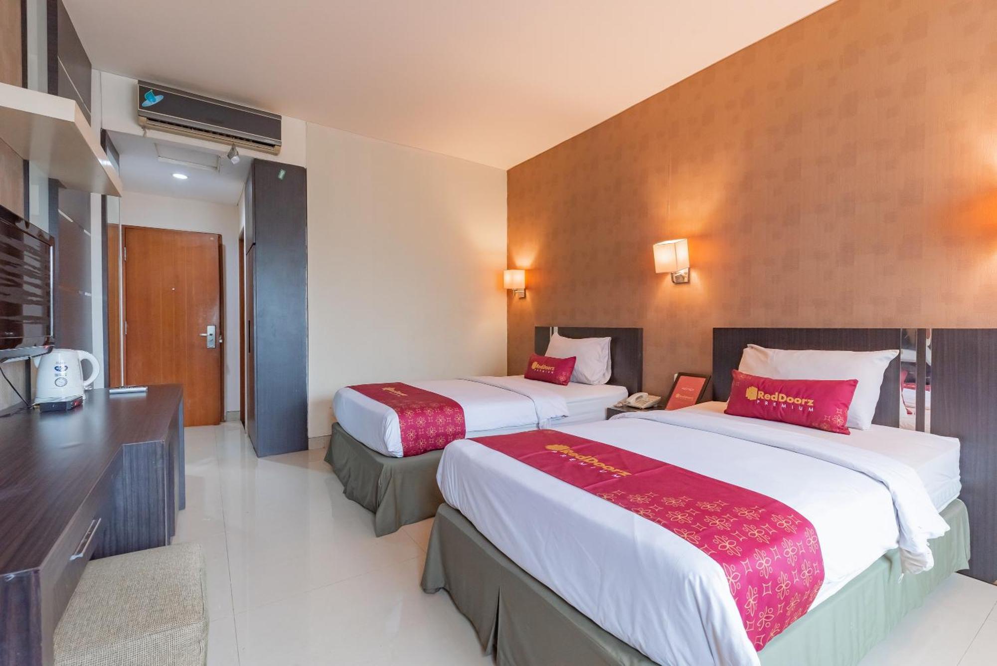 Reddoorz Premium Near Paris Mall Hotel 3*