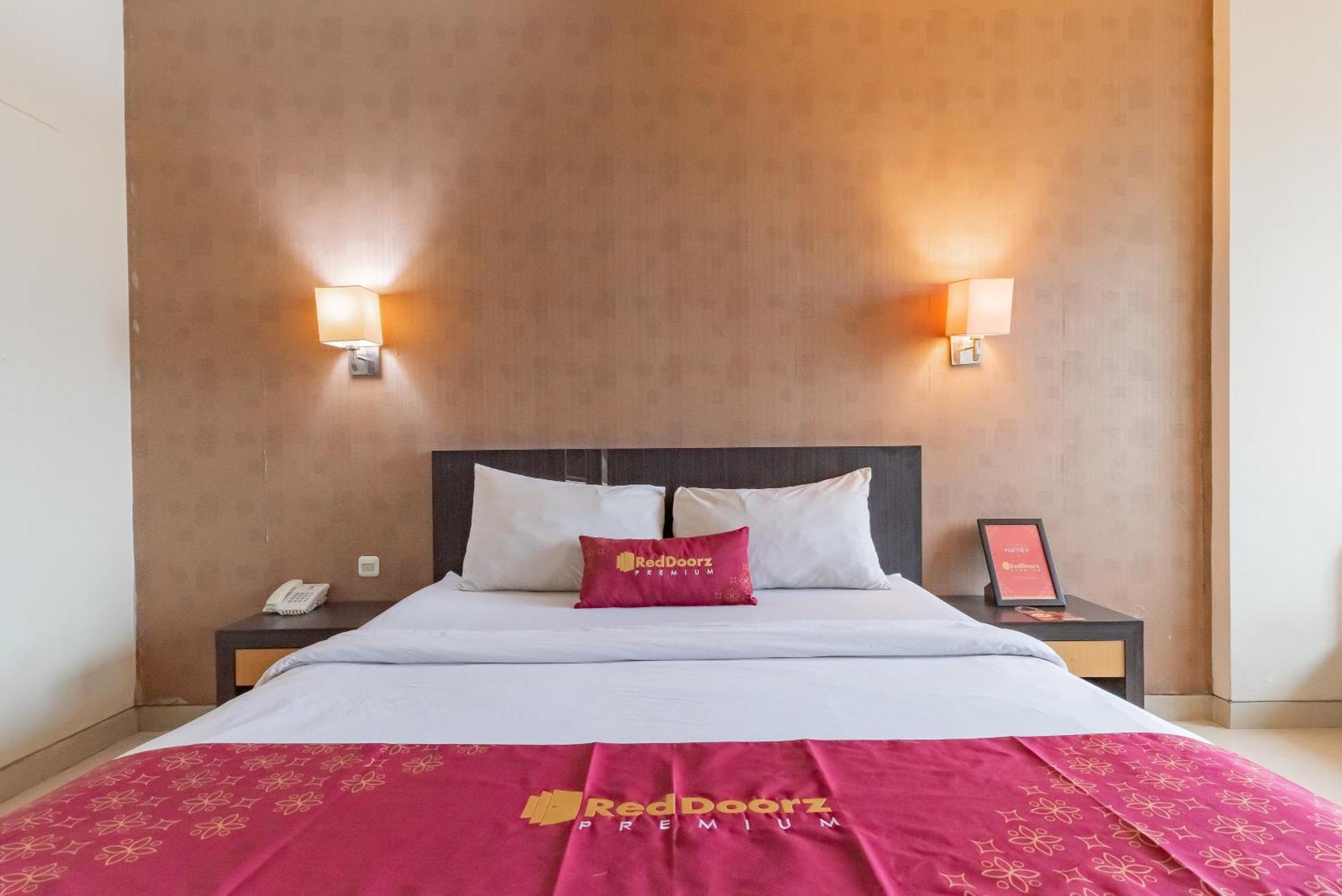 Hotel Reddoorz Premium Near Paris Mall 3*