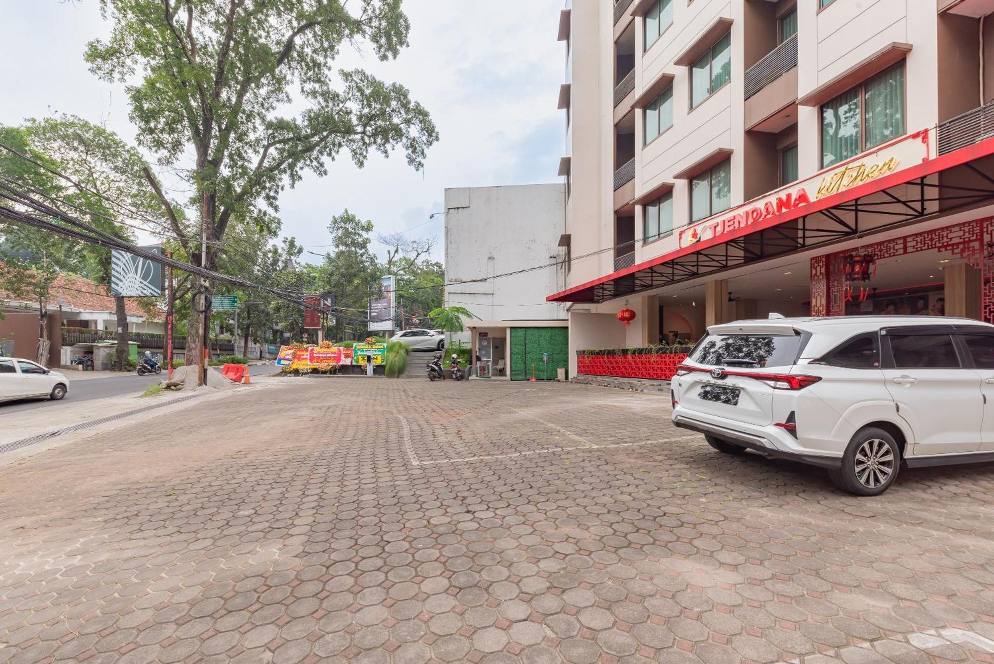 Hotel Reddoorz Premium Near Paris Mall Bandung