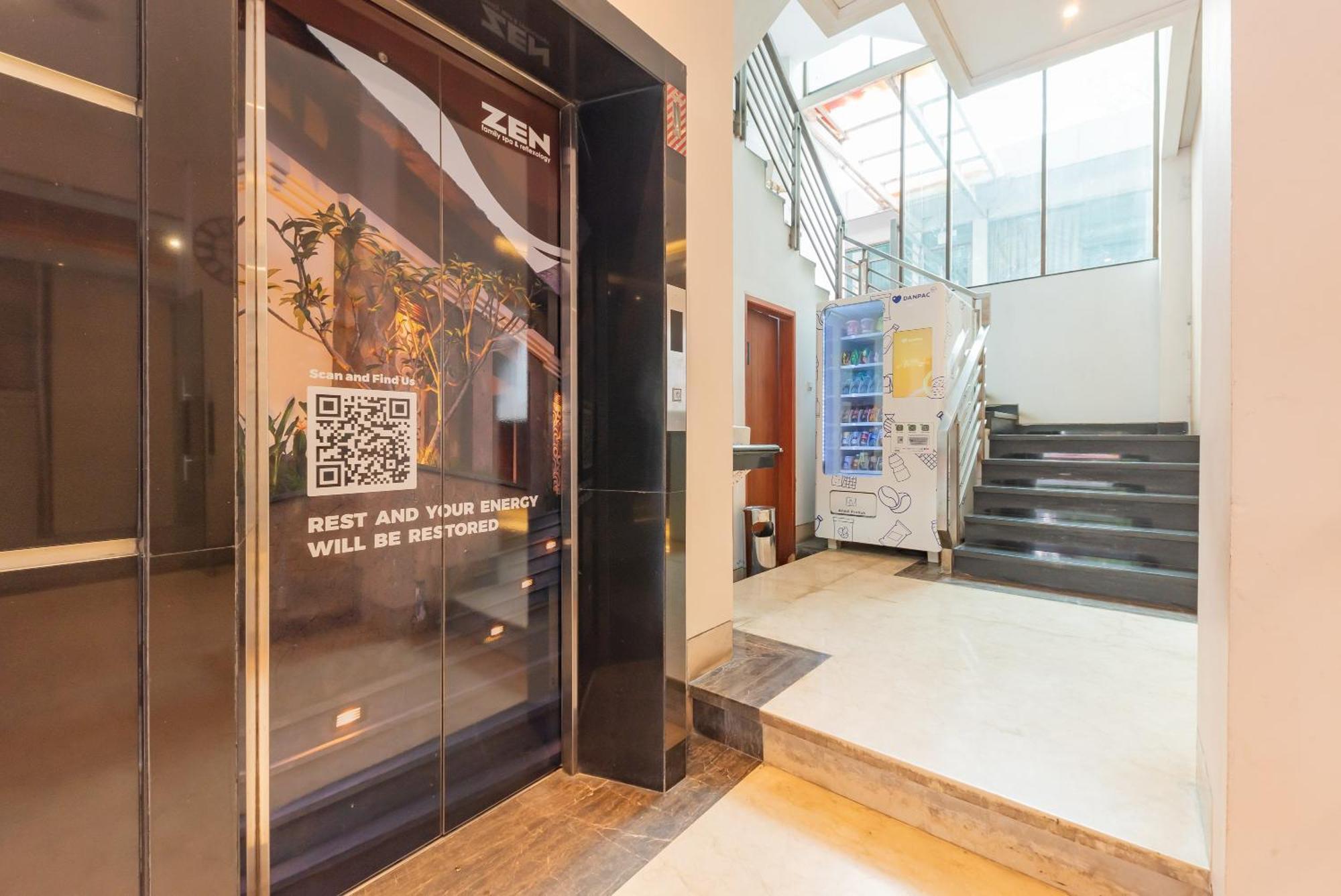 Reddoorz Premium Near Paris Mall 3*