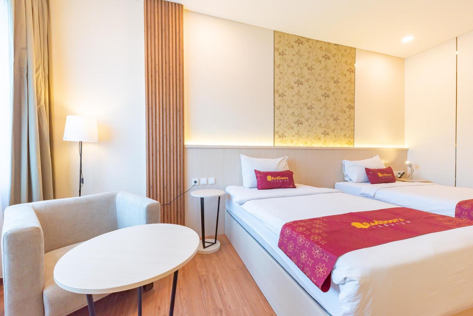 Hotel Reddoorz Premium Near Paris Mall