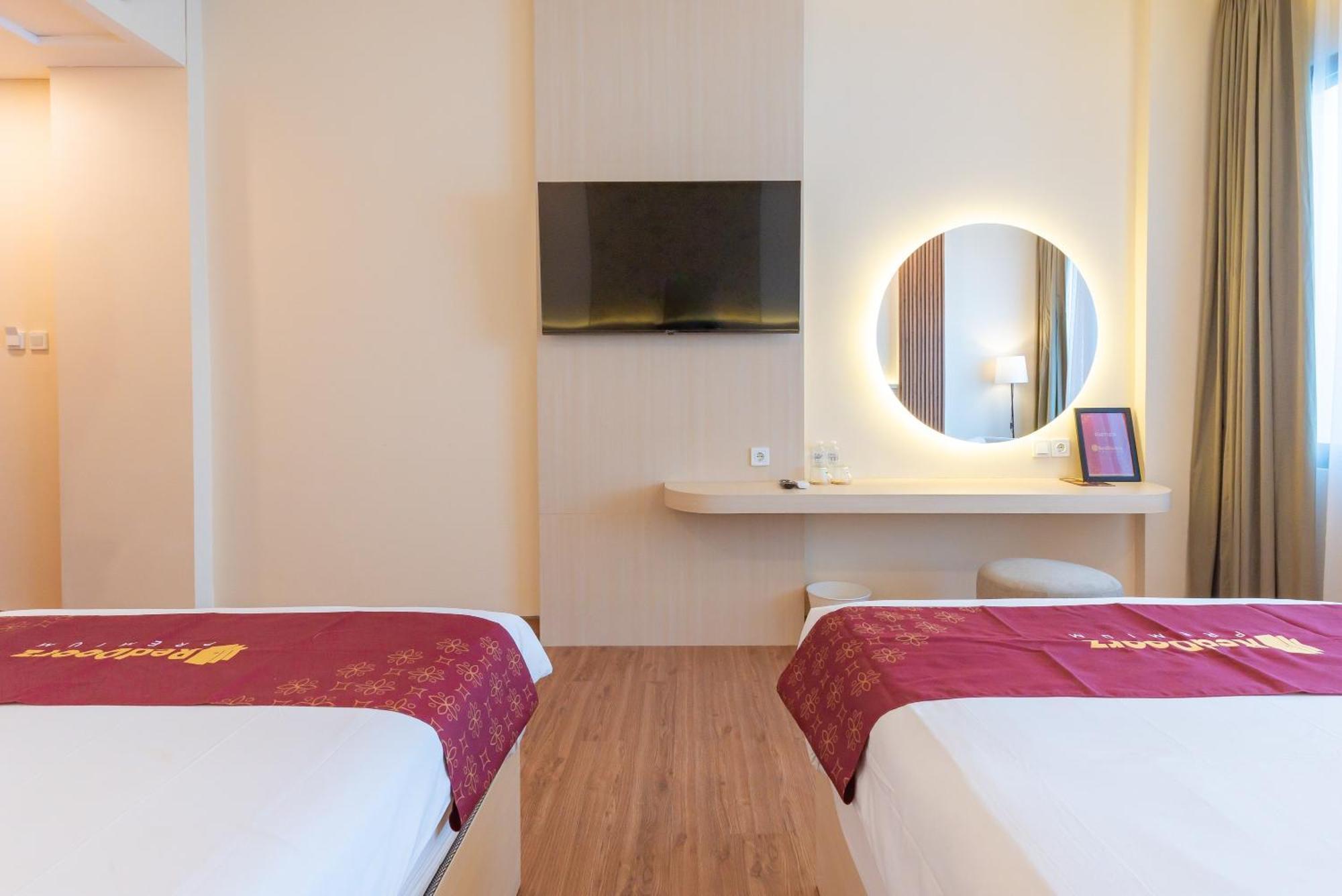 Reddoorz Premium Near Paris Mall 3*