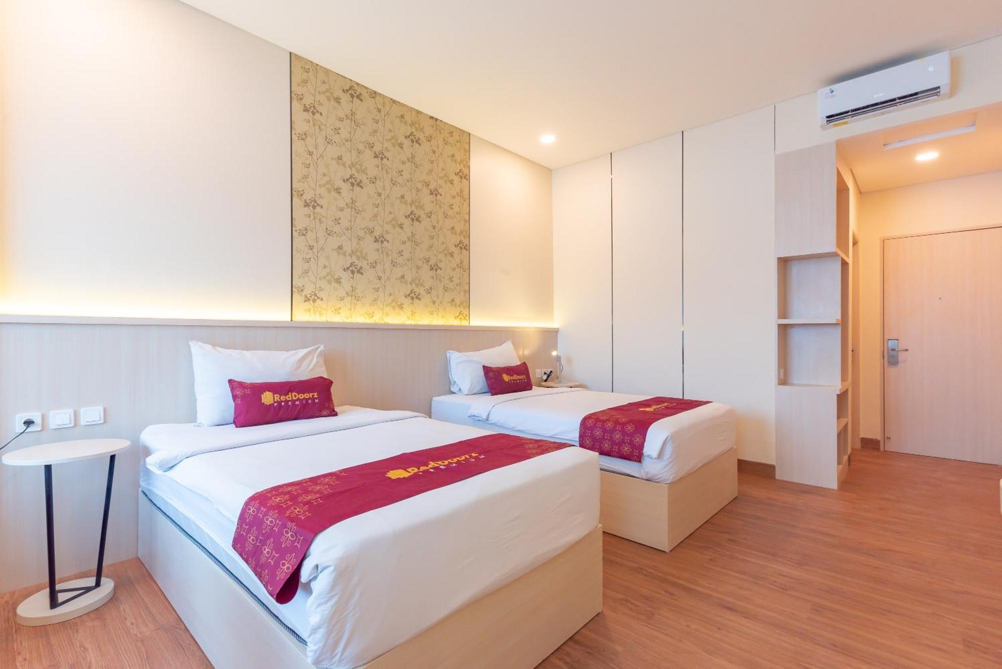 Hotel Reddoorz Premium Near Paris Mall