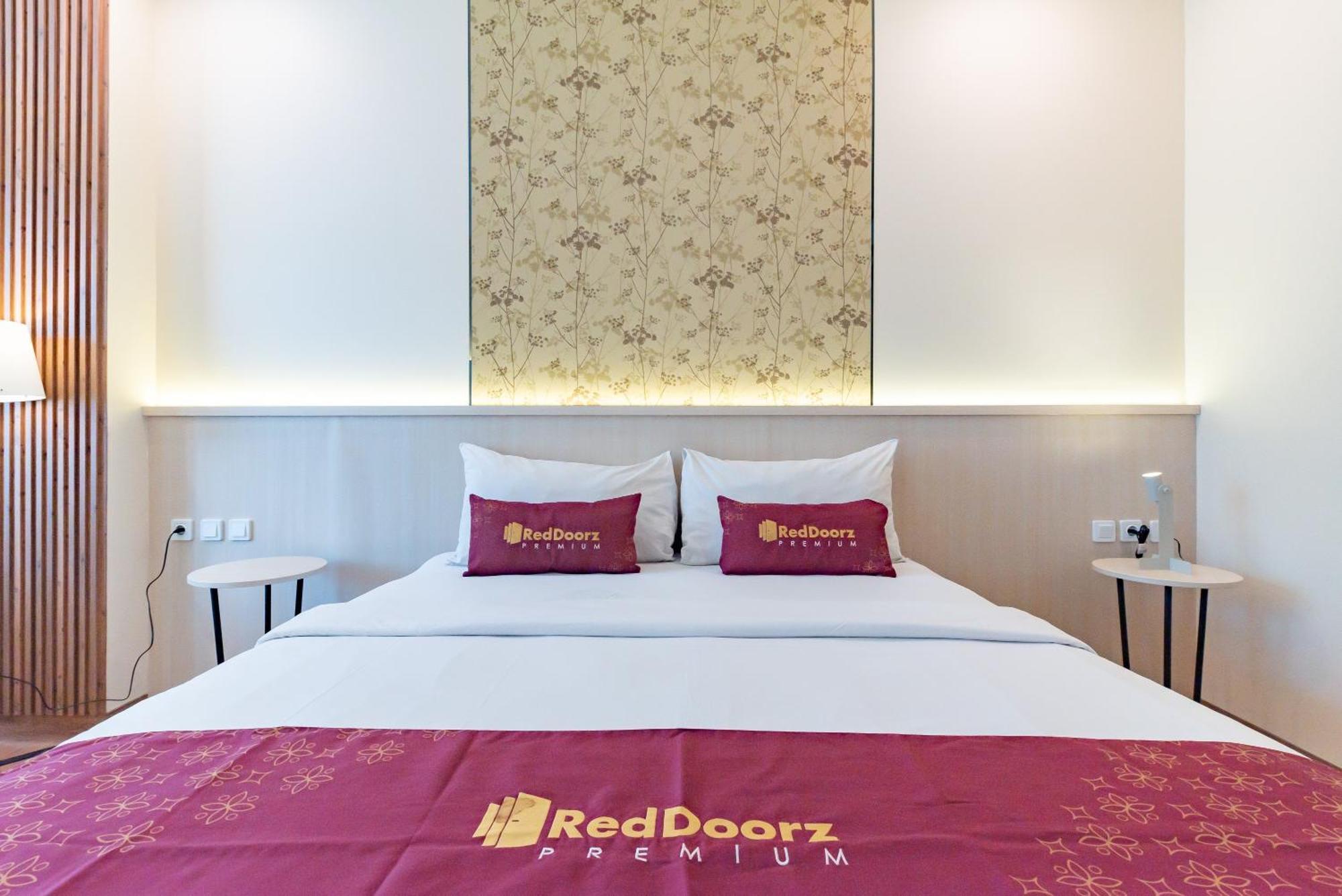 Hotel Reddoorz Premium Near Paris Mall