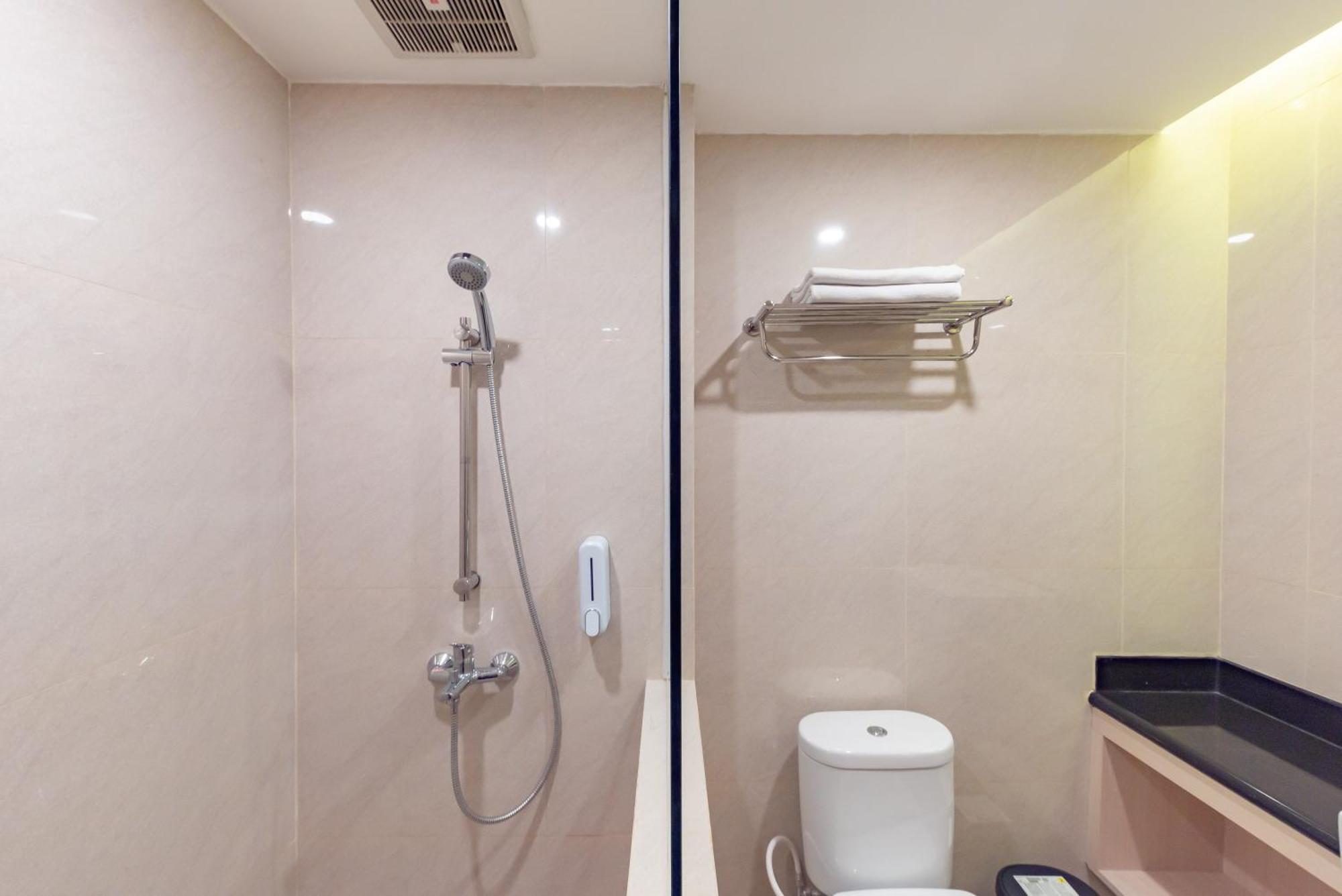 Reddoorz Premium Near Paris Mall Hotel